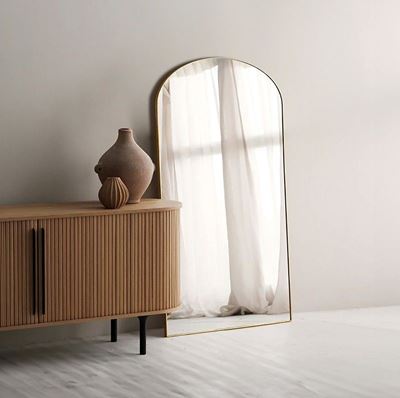 מראה מעוצבת דגם LUXURY קשת רחבה מסגרת מתכת זהב