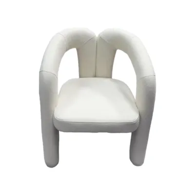 כסא מעוצב דגם ROBERT מראה מיוחד ויוקרתי בד בוקלה גוון לבן