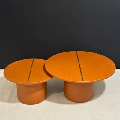 סט שולחנות סלון מעוצבים דגם TEXAS דמוי עור כתום בשילוב פס פליז