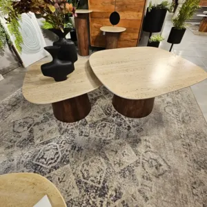 סט שולחנות סלון מעוצבים דגם ARIZONA שיש טרוורטין בשילוב רגל עץ בגוון אגוז