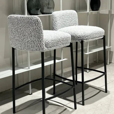 כסא בר מעוצב דגם DOVER בד בוקלה אפור