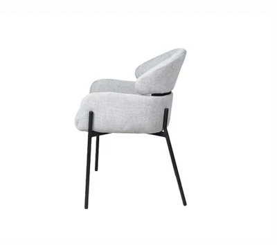 כסא אוכל מעוצב דגם MOR בד בגוון אפור בהיר רגל מתכת שחורה