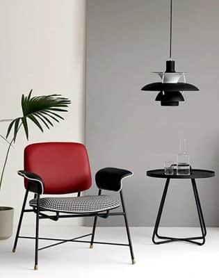 כורסא מעוצבת דגם KARMA משענת דמוי עור אדום בשילוב בד שחור ולבן