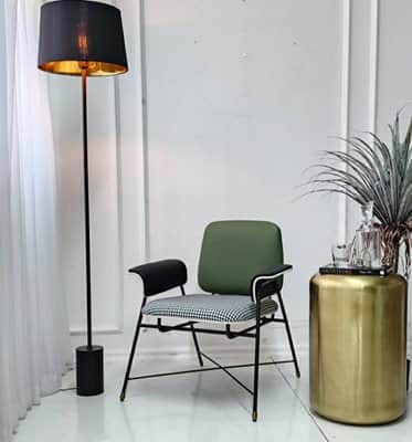 כורסא מעוצבת דגם KARMA משענת דמוי עור ירוק בשילוב בד שחור ולבן