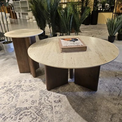 שולחנות סלון מעוצבים דגם MARTIN פלטה פורצלן טרוורטין רגל עץ אגוז