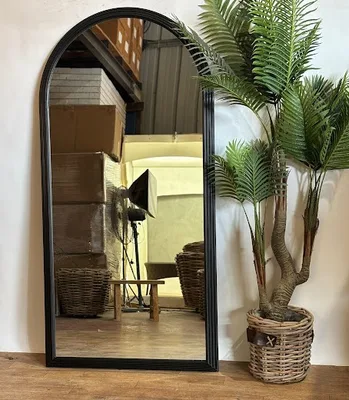 מראה מעוצבת דגם JAKO מתכת שחורה